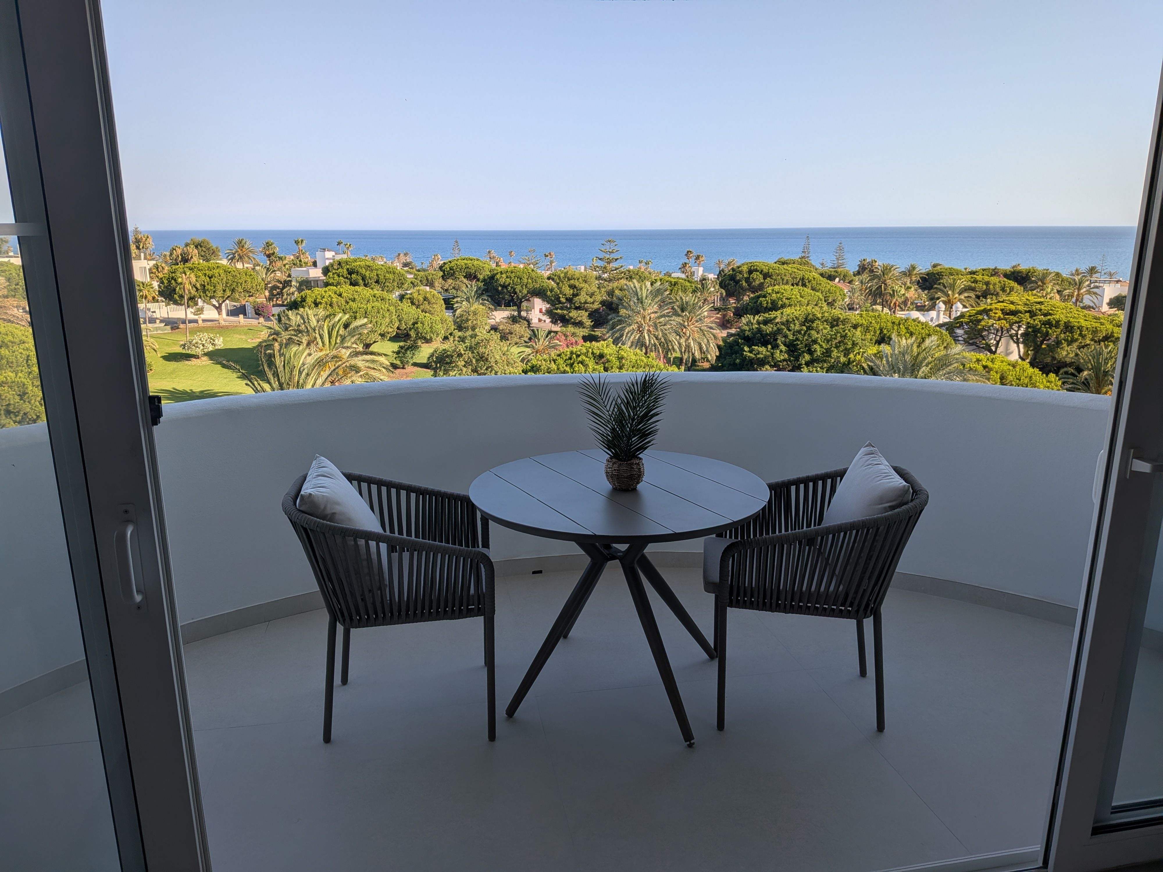 Studio Rosé — Estudio reformado con vistas al Mediterráneo y piscina – Marbesa